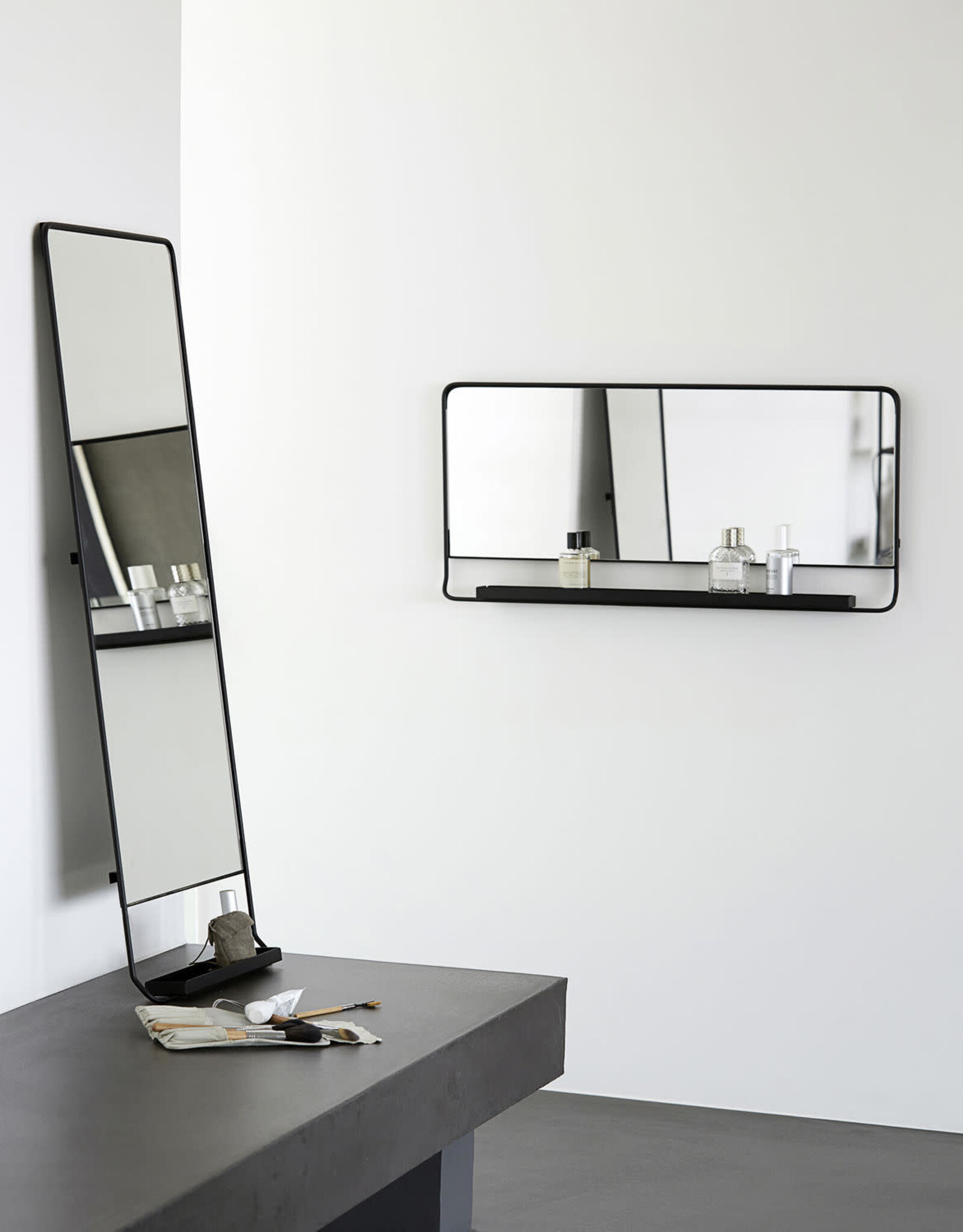 House Doctor Spiegel -  w/ shelf, Chic black