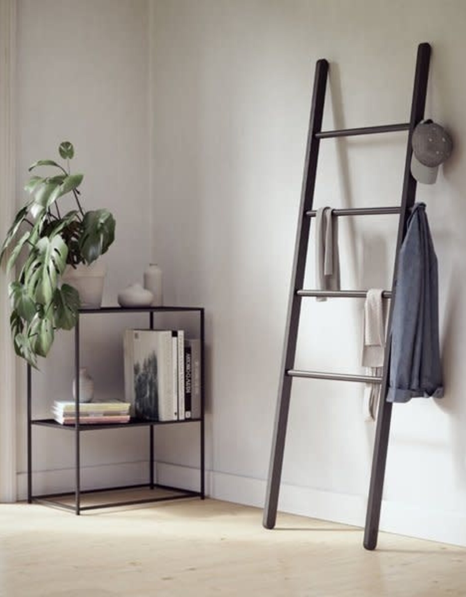 Ladder - Leana black
