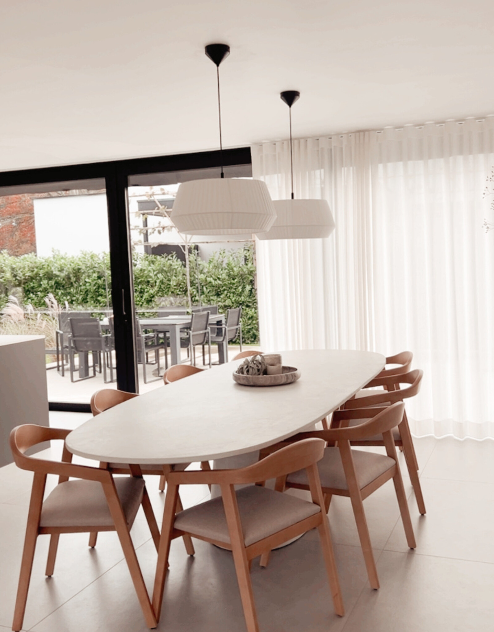 Mila Tafel - Mortex  met ovale poot