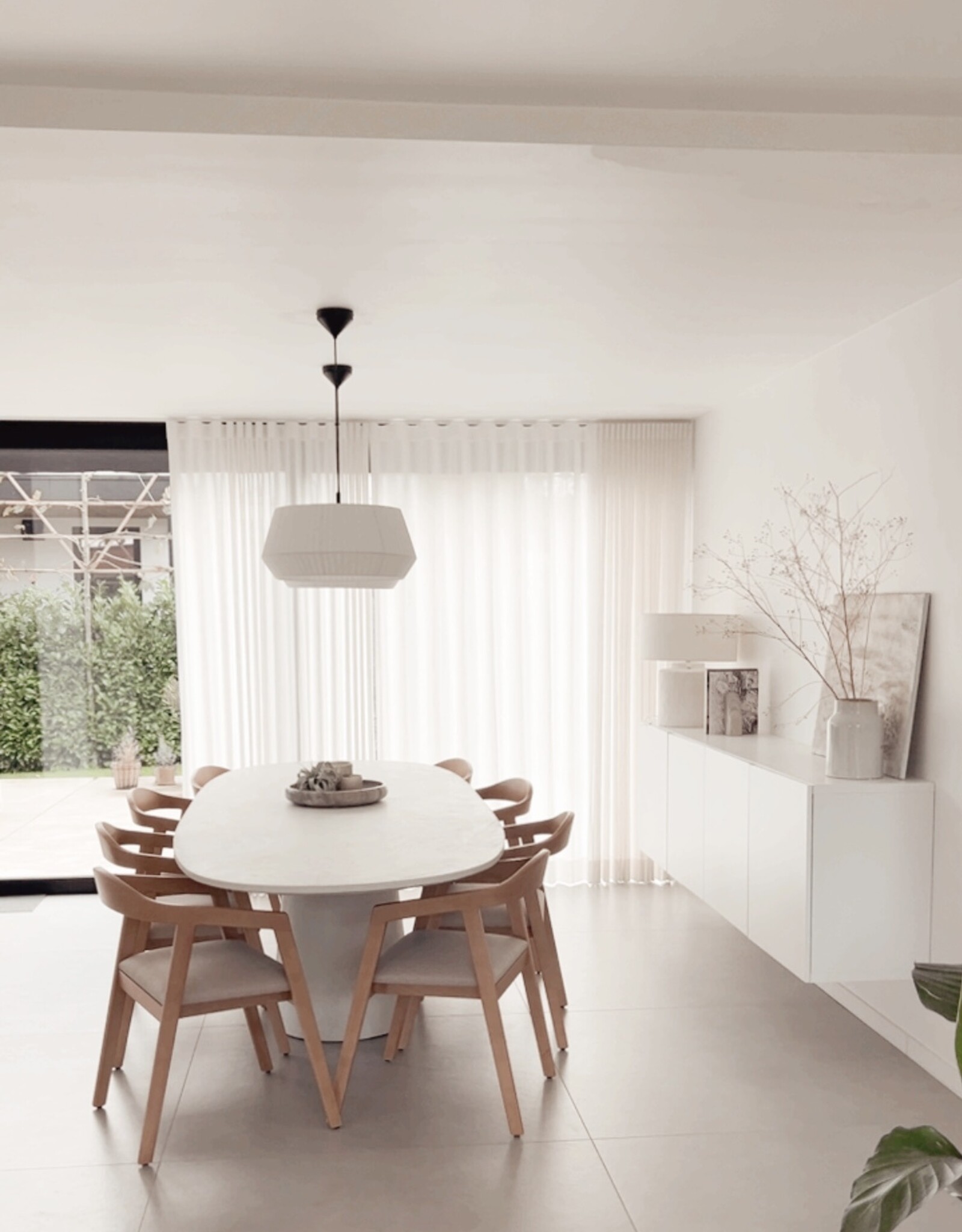 Mila Tafel - Mortex  met ovale poot
