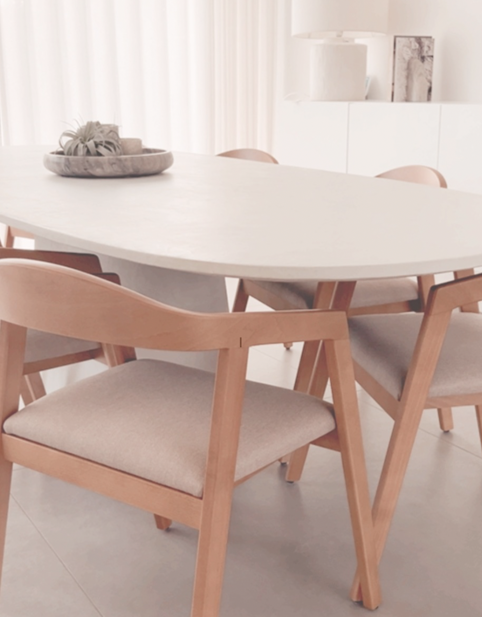Mila Tafel - Mortex  met ovale poot