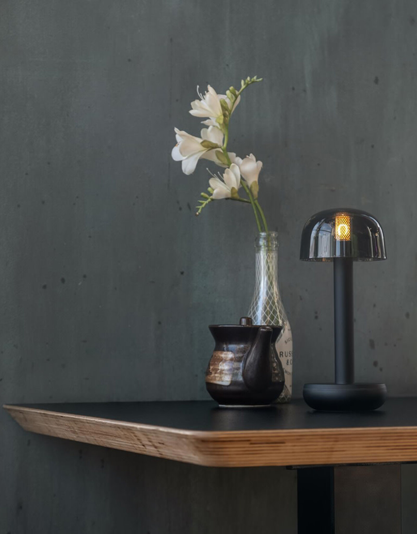 Humble Two table - Light black PC smoked