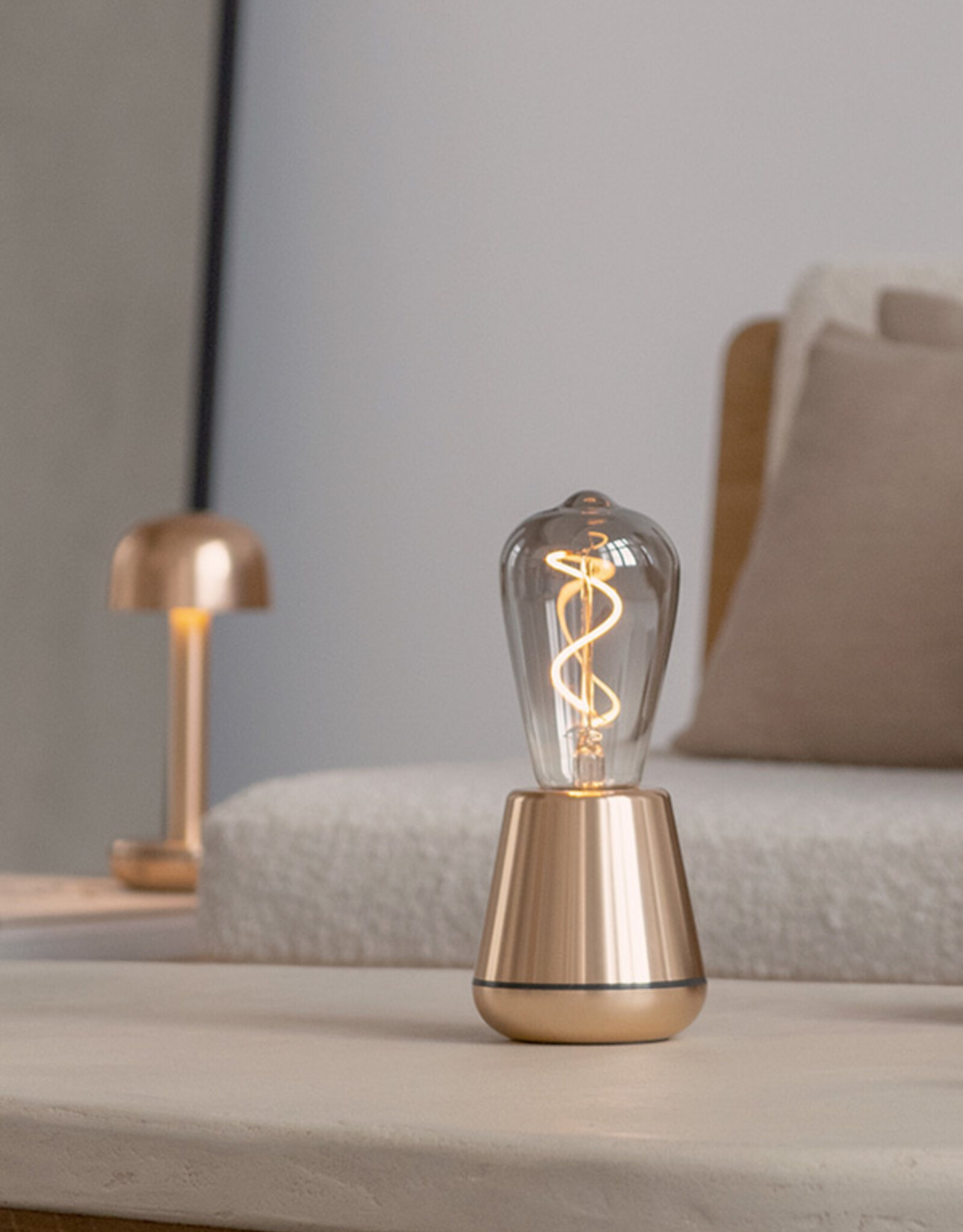One - tablelight - Gold