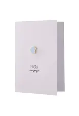 Zusss Wenskaart - Hoera een jongen broche blauw wit