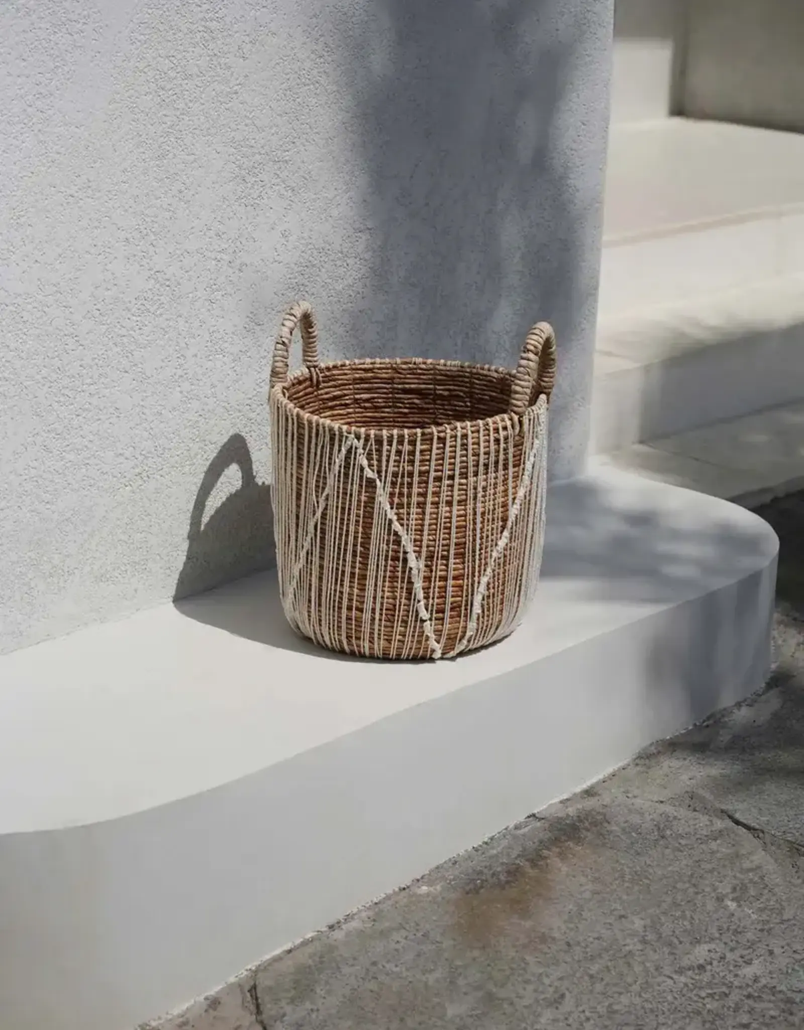 Bazar Bizar Mand - Stitched macrame M