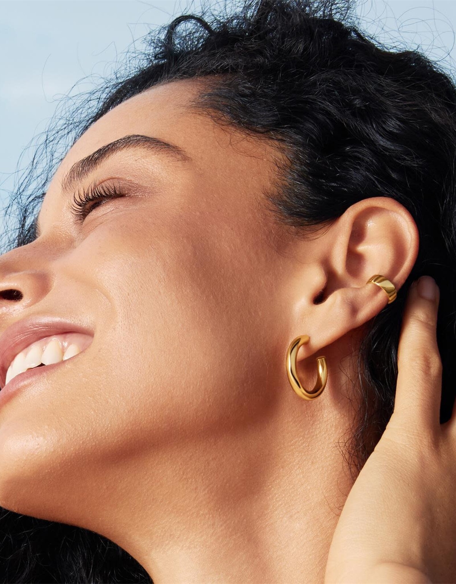 Ania Haie Oorbellen - Classic Tube Medium Hoop  - goud