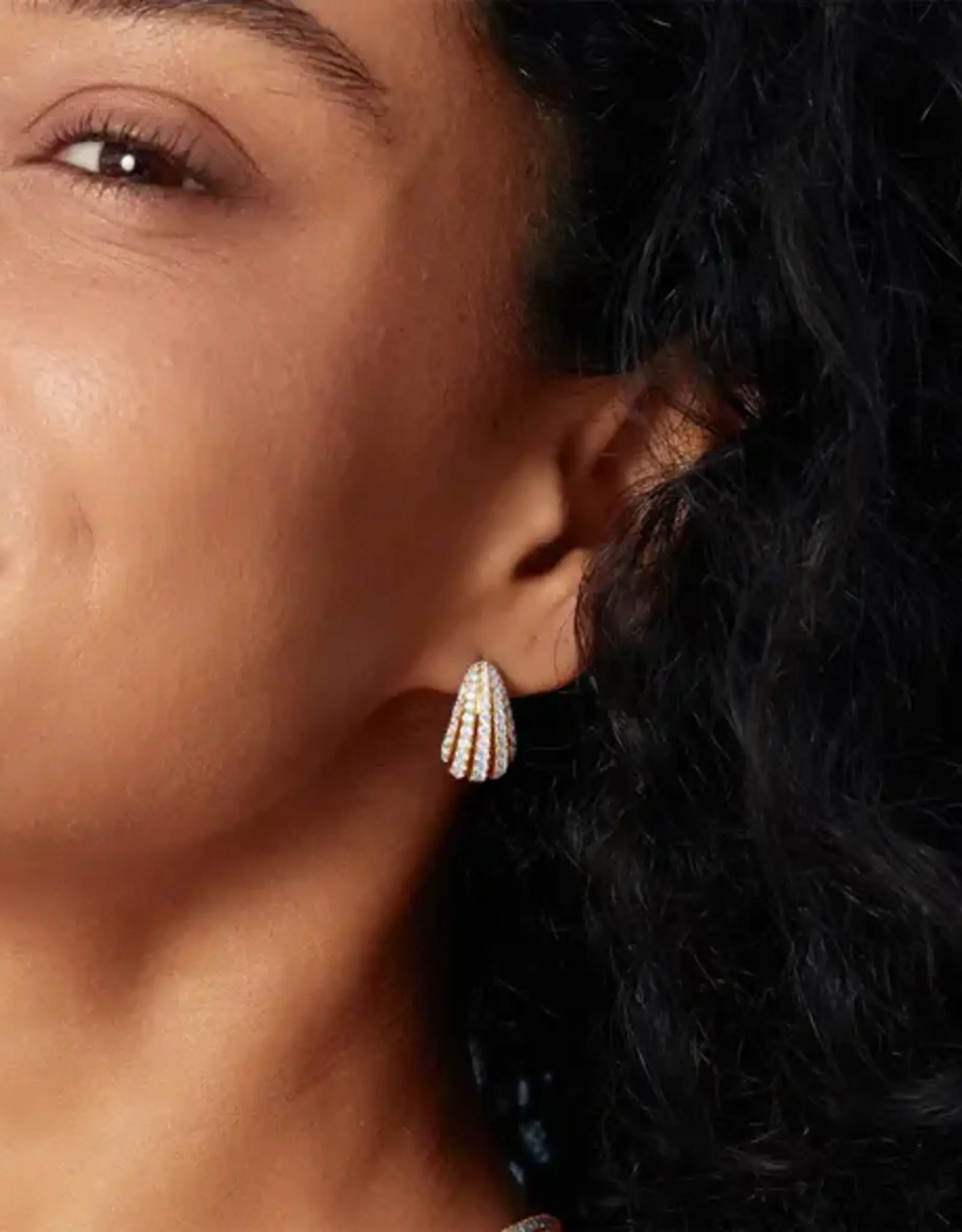 Ania Haie Orbellen - Gold pave shrimp stud hoop