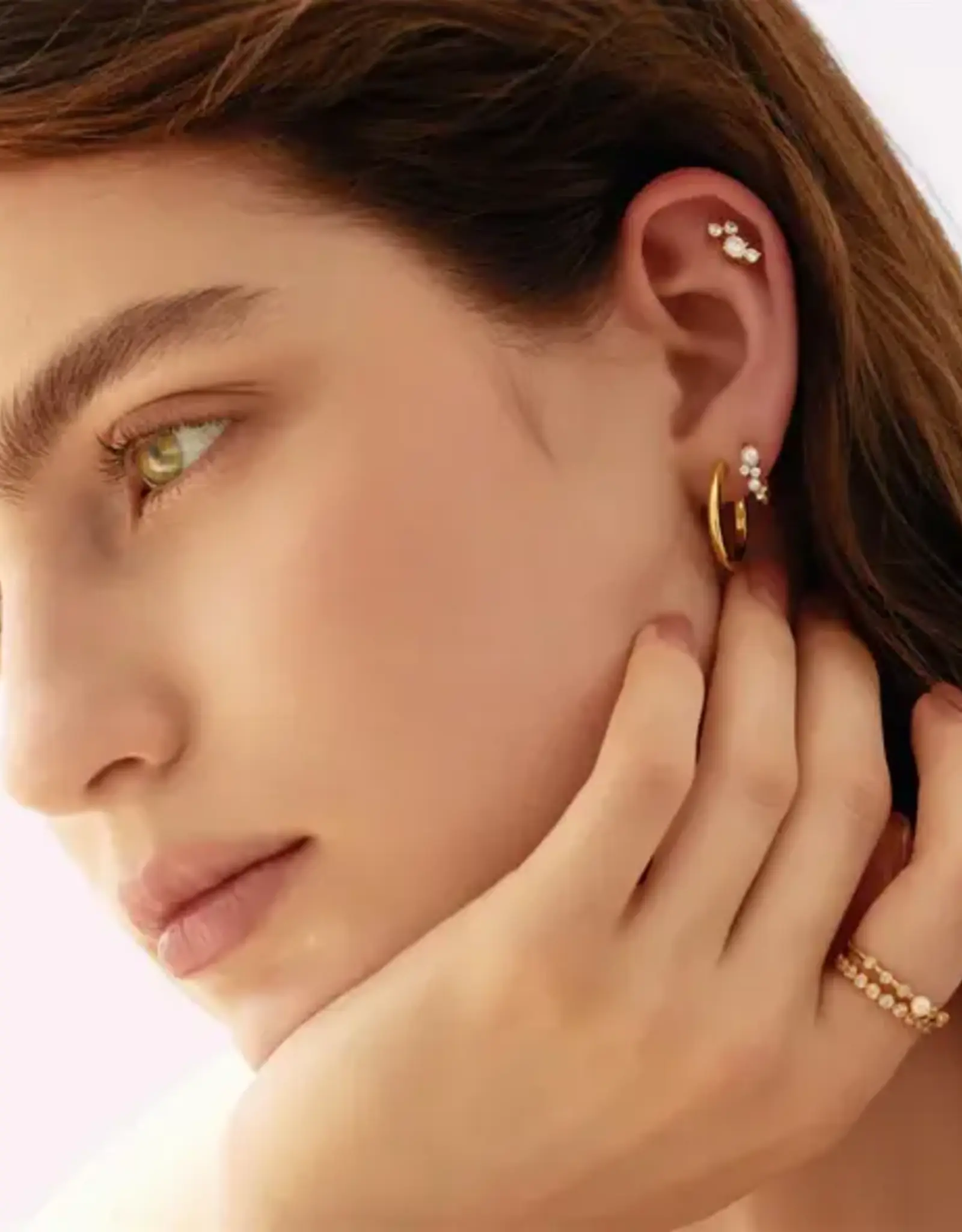 Ania Haie Oorbellen - Gold shell pearl cluster huggie