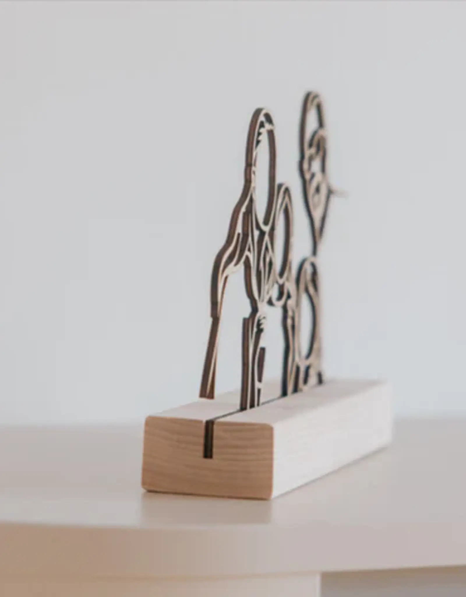 juuniek Houten lijnportret -  op staander · Small