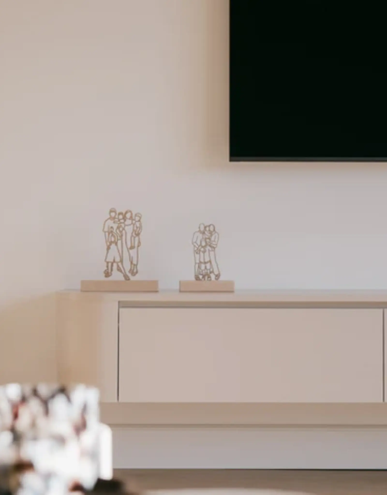 juuniek Houten lijnportret -  op staander · Small