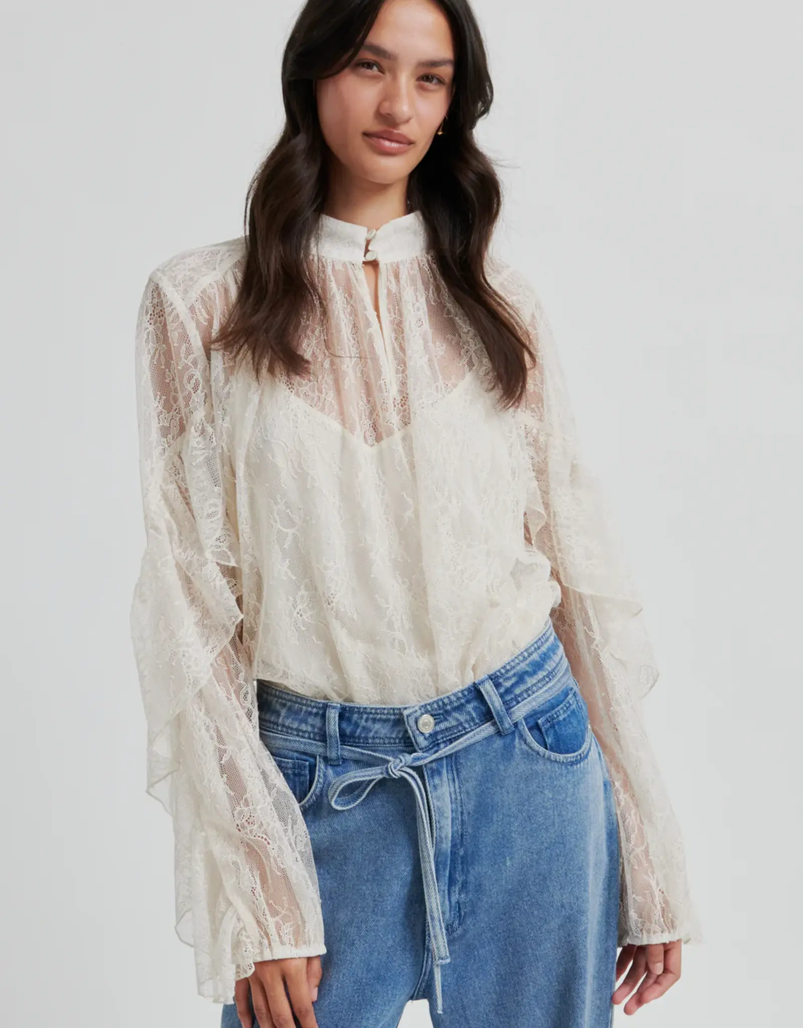 Second female Blouse  - Sybell lace beige