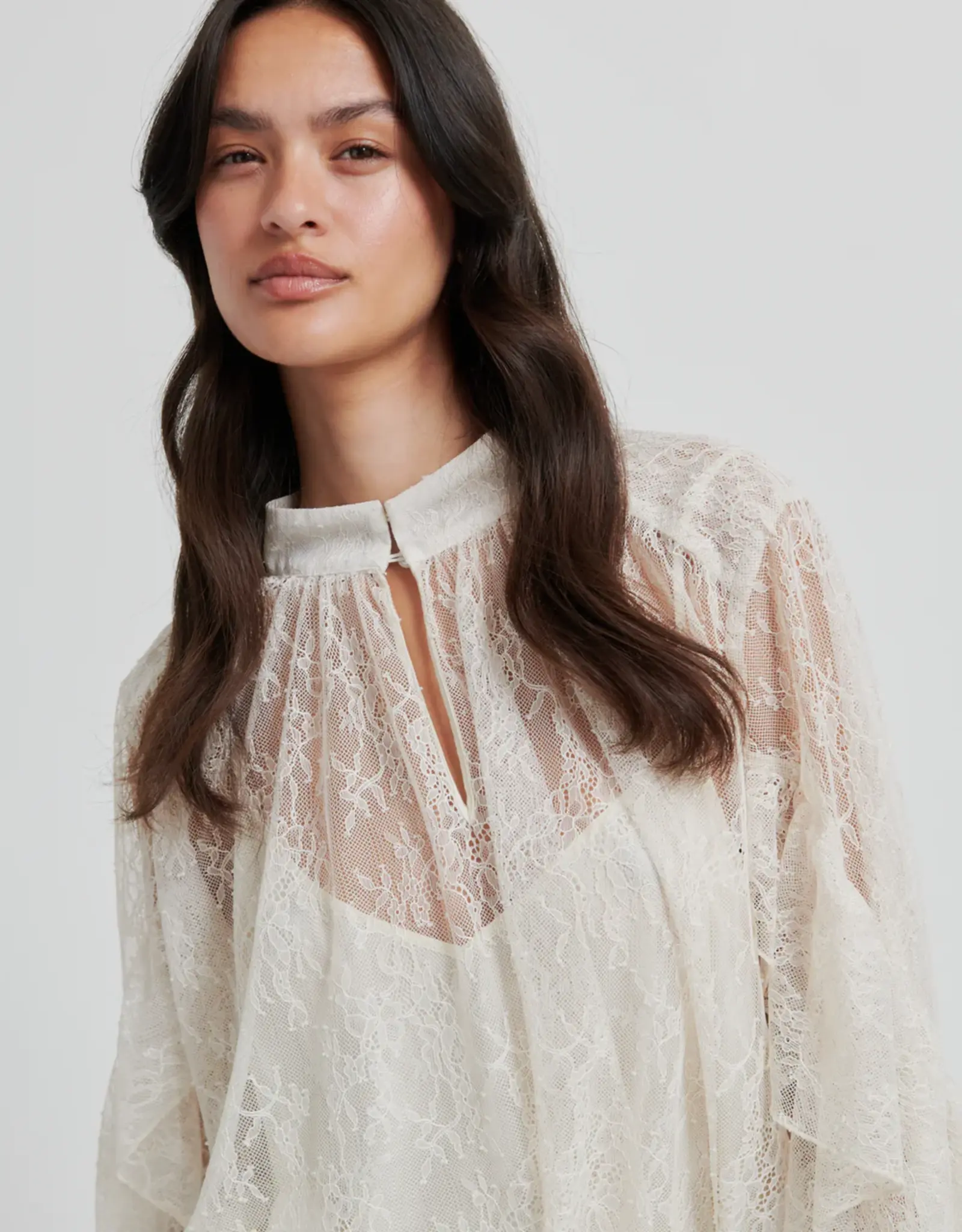 Second female Blouse  - Sybell lace beige