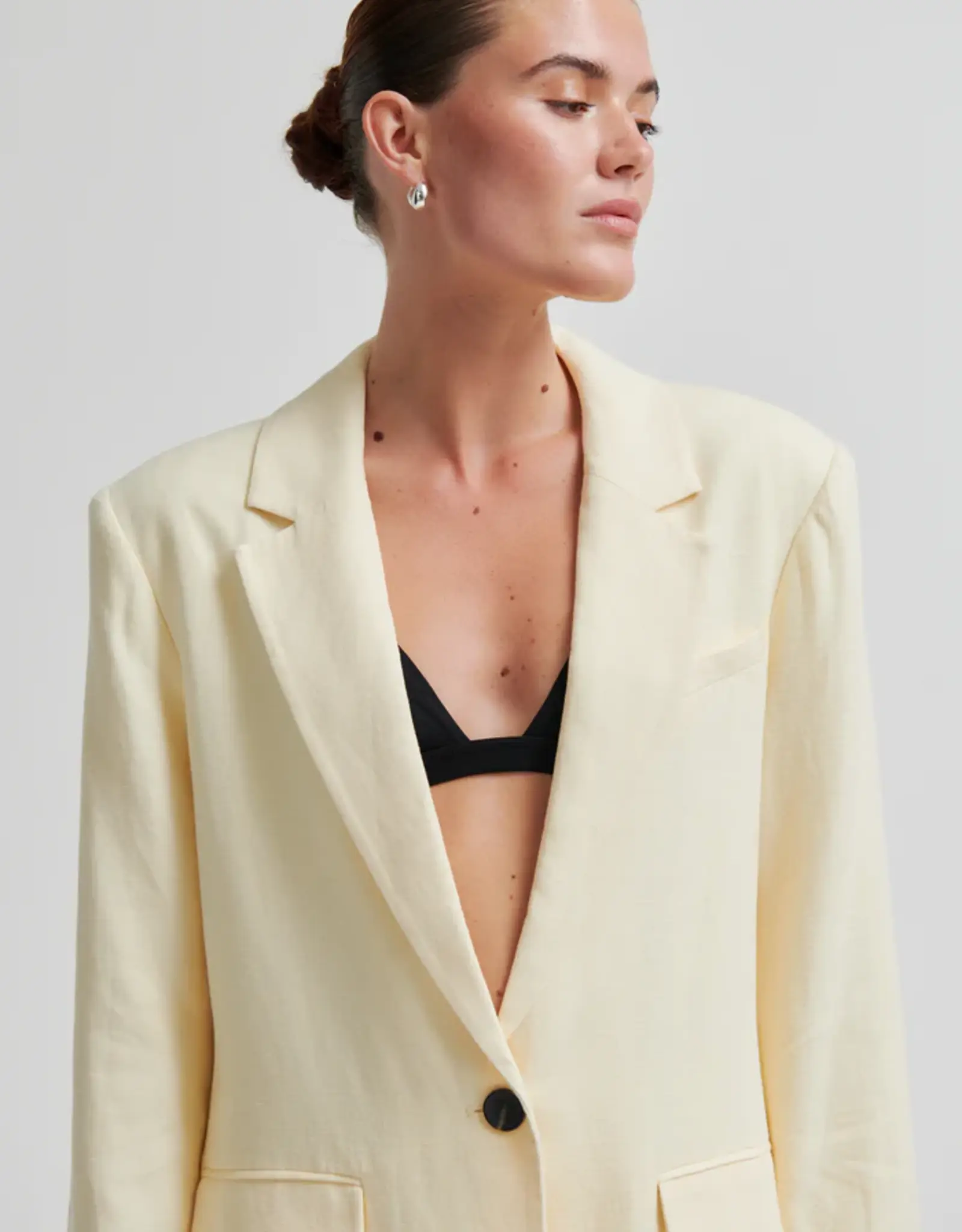Second Female Blazer - Lino pastelgeel