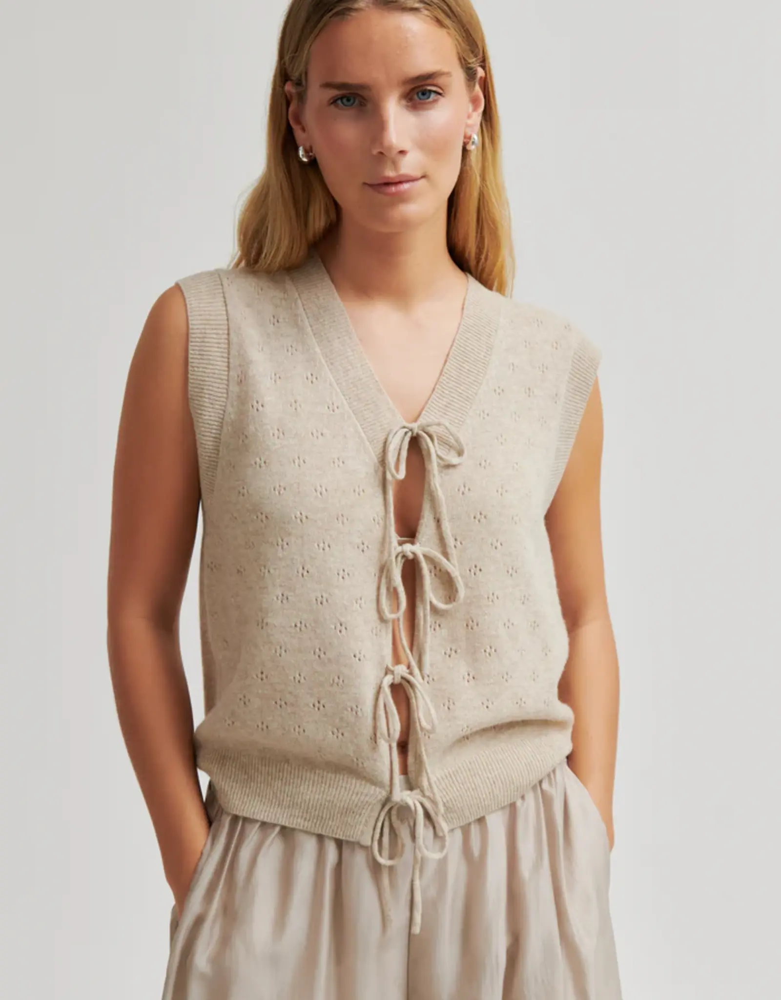 Second Female Top - Amala knit vest