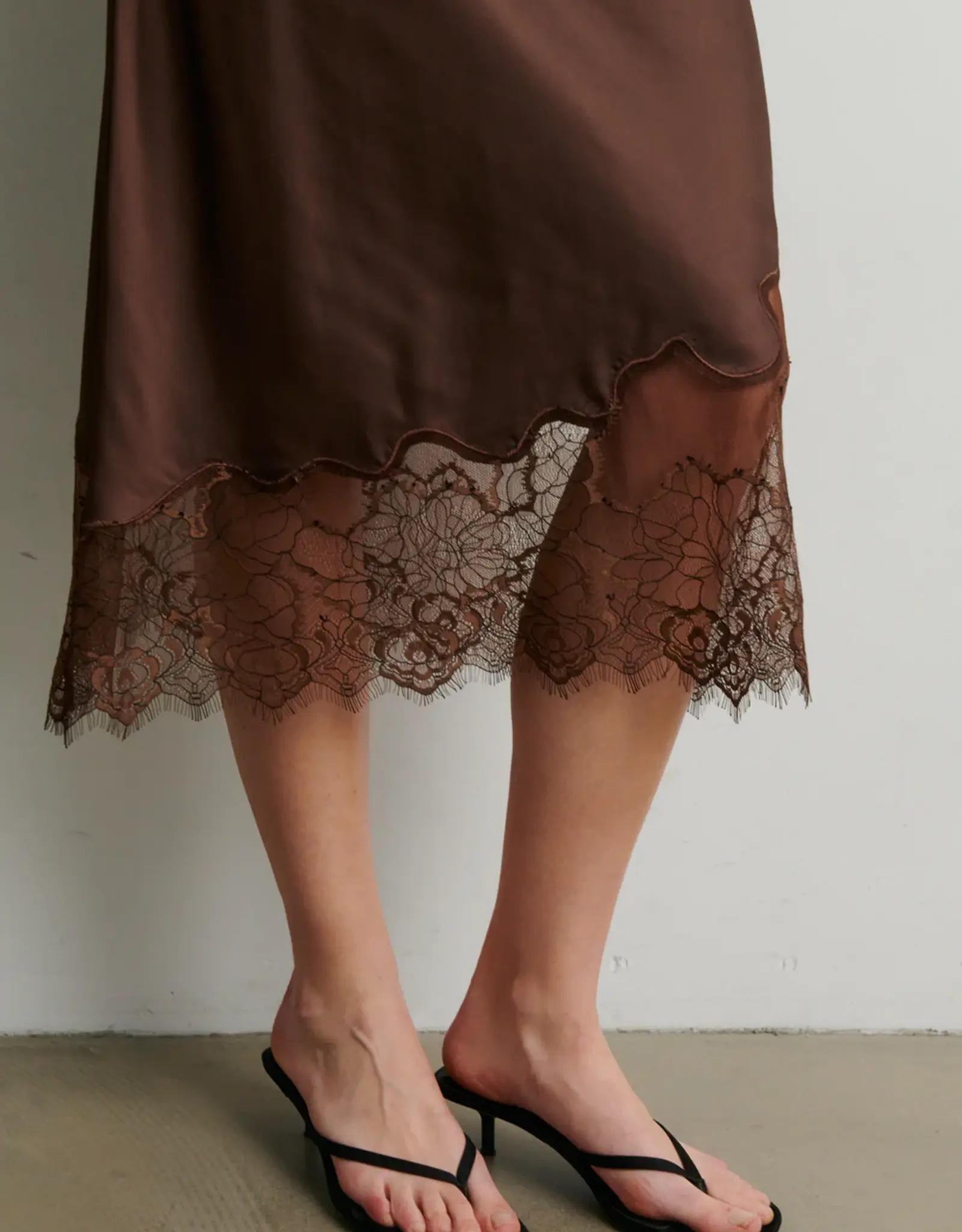 Second Female Rok - Wila lace midi