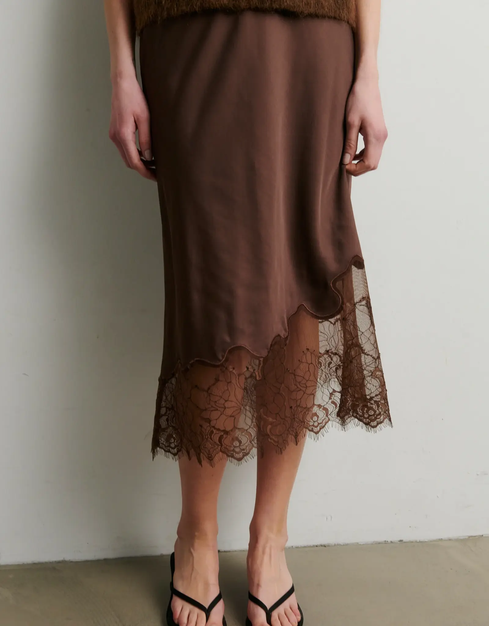 Second Female Rok - Wila lace midi