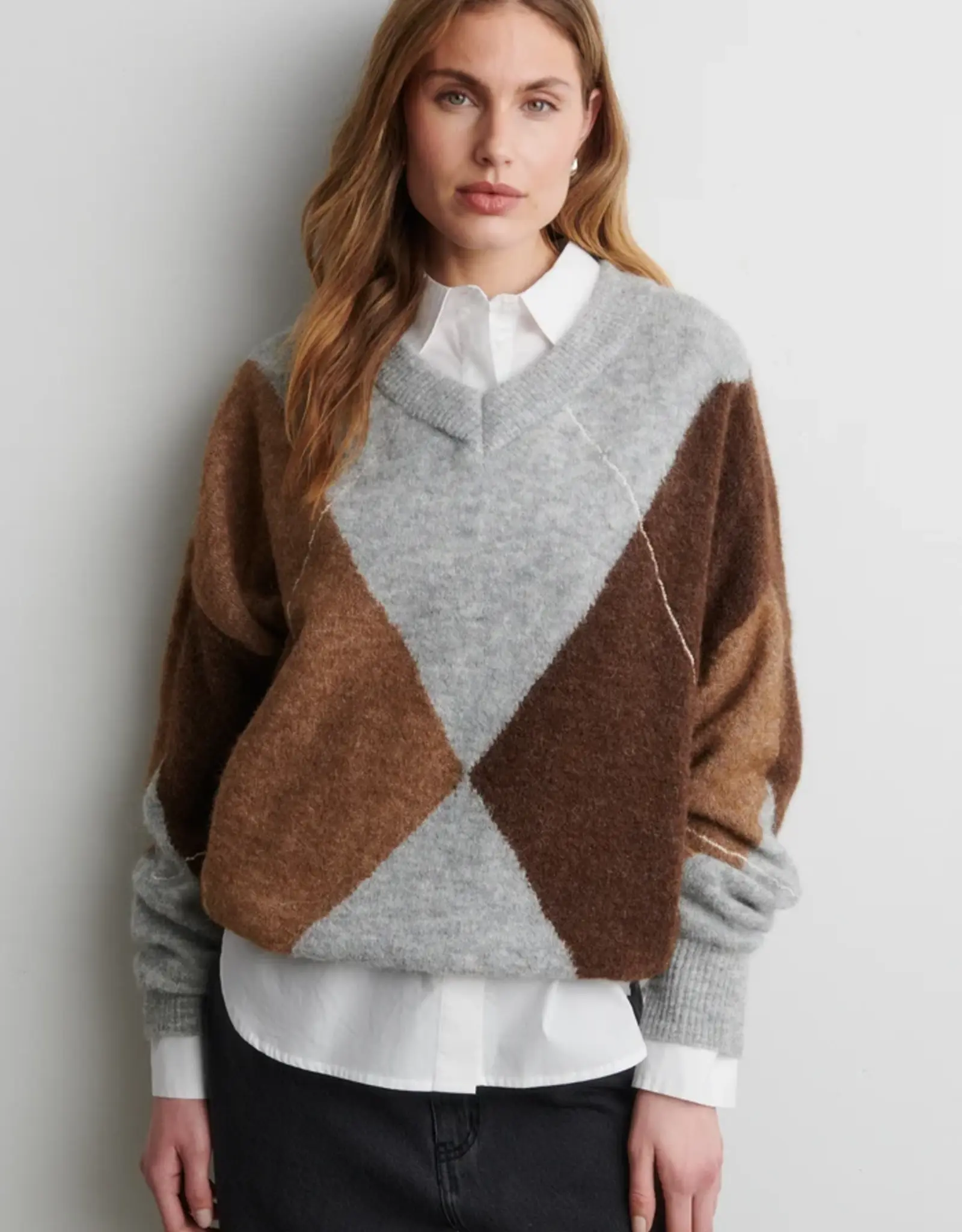 Second Female Pullover - Forca Knit V-Neck