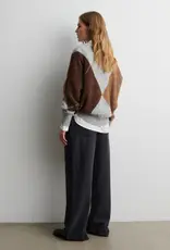Second Female Pullover - Forca Knit V-Neck