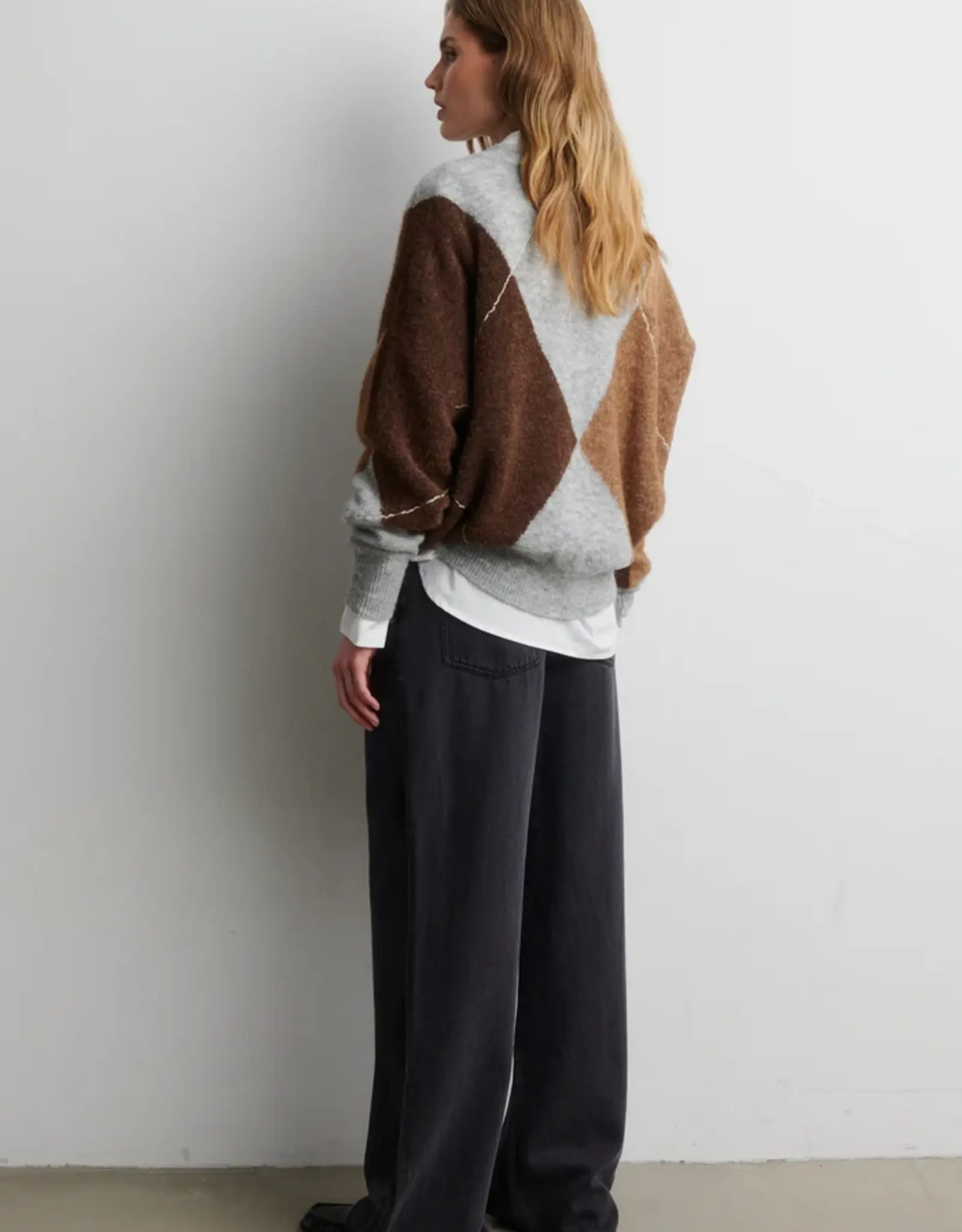 Second Female Pullover - Forca Knit V-Neck