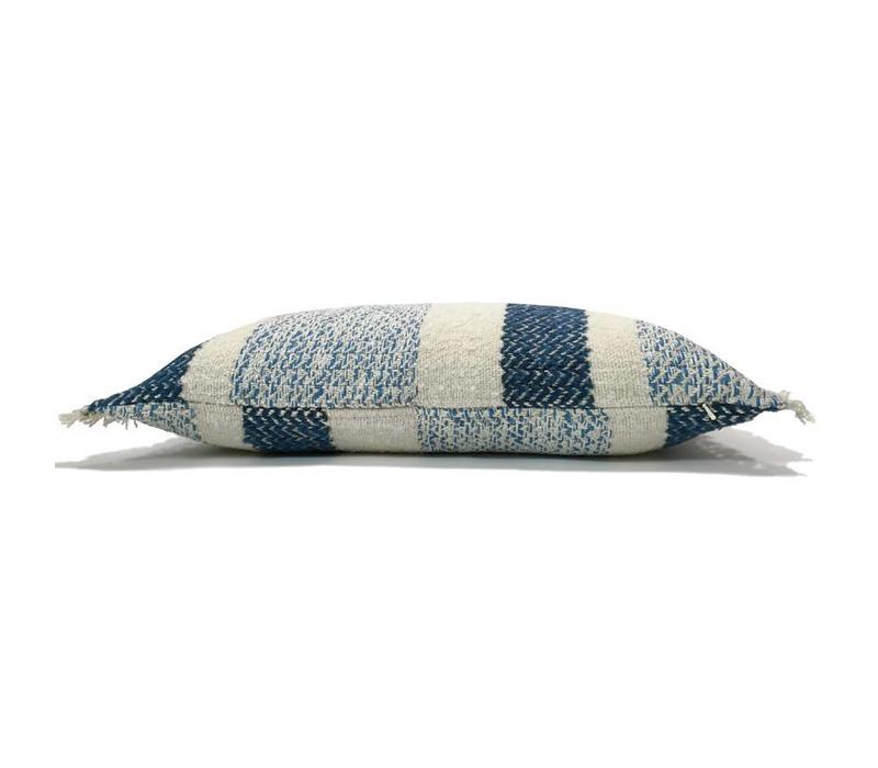 Berber grainy blue cushion