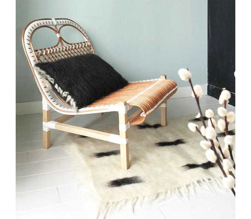 Rattan lounge chair white