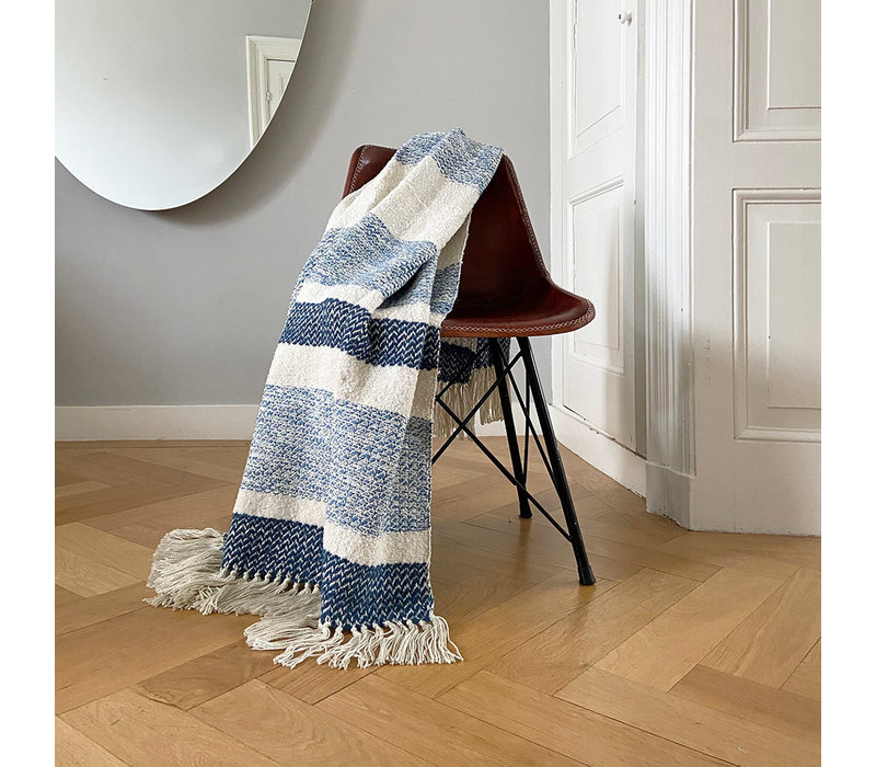 Berber grainy blue throw