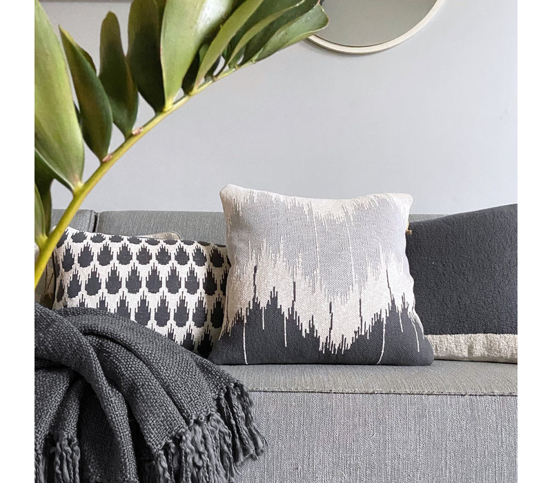 Wave knitted cushion anthracite (NEW)