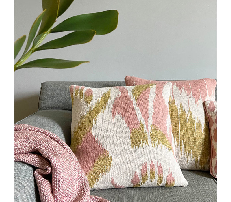Ikat knitted cushion pink (NEW)