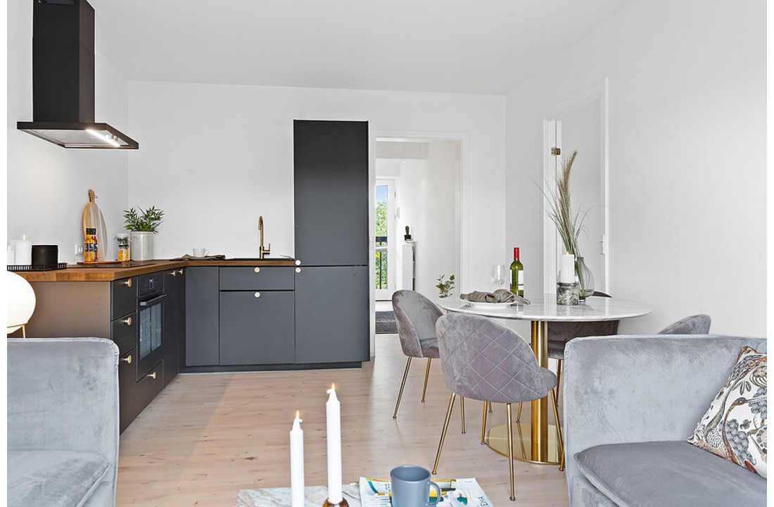 Moderne eettafel met marmeren tafelblad en koperen poot "Bolzano" - L90xB90xH75 CM