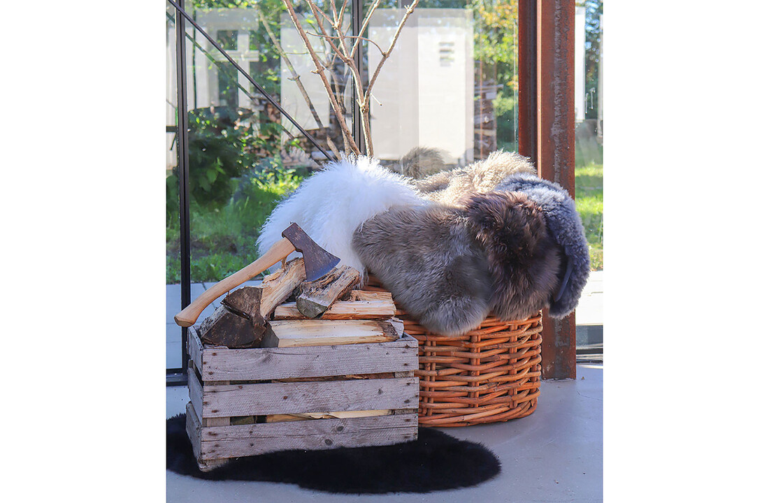 Bruin imitatie schapenvacht kussen - rond - Ø35 cm
