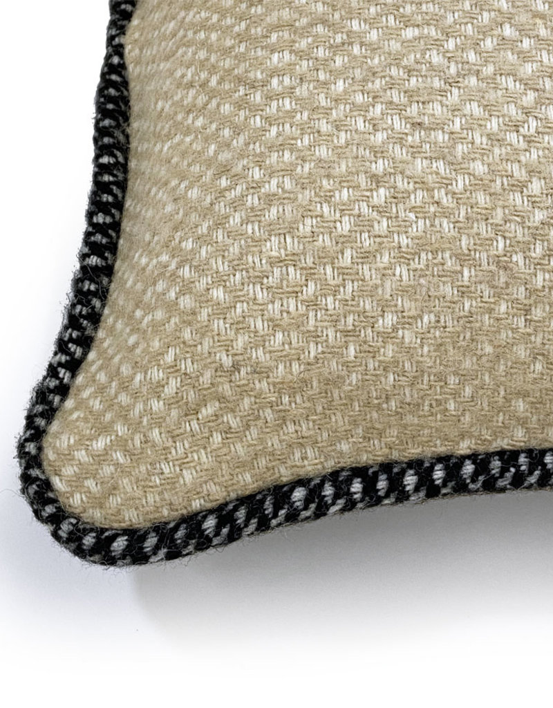 Beige structure recycled wool square cushion (NEW)