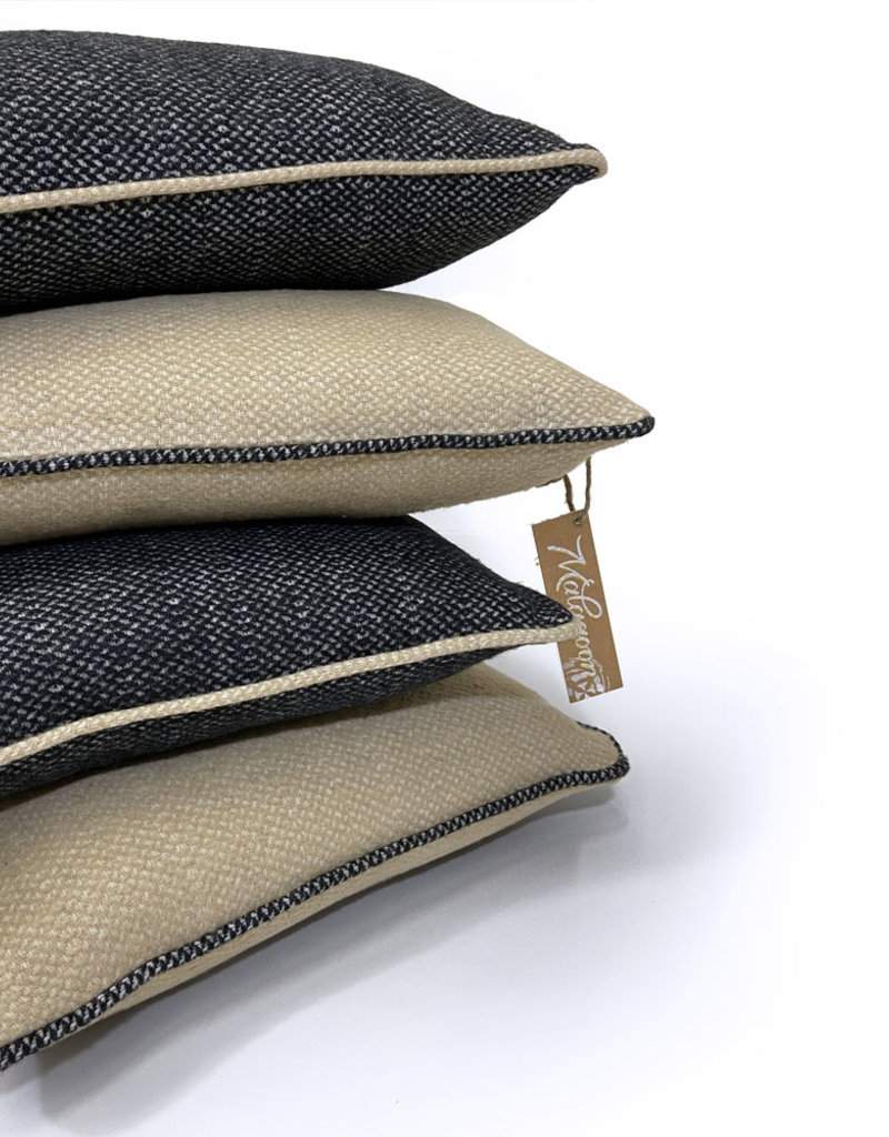 Beige structure recycled wool square cushion (NEW)