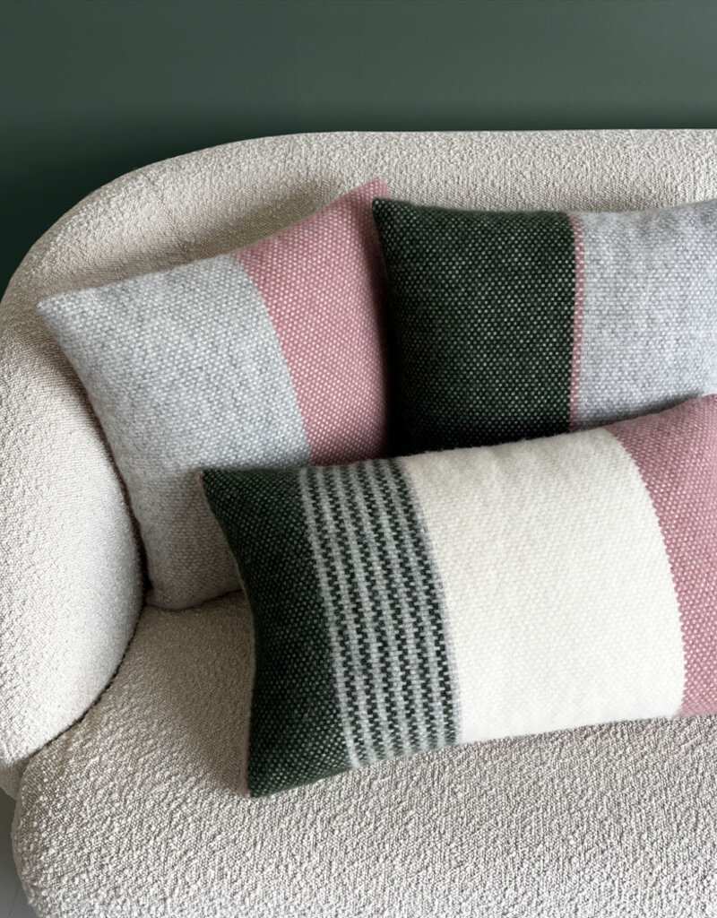Festivity wool throw dawn pink