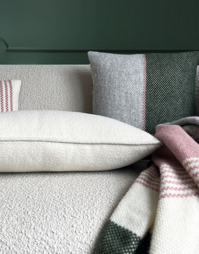 Festivity wool throw dawn pink