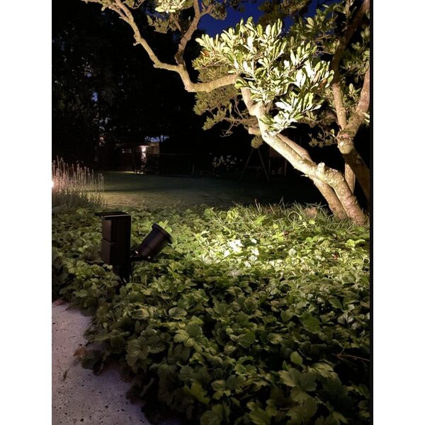 Niko Aussensteckdose mit Niko Schaltmaterial - 1 Gartenstrahler - 2 Steckdosen – 2 Kabelverschraubungen – IP55 - 65cm