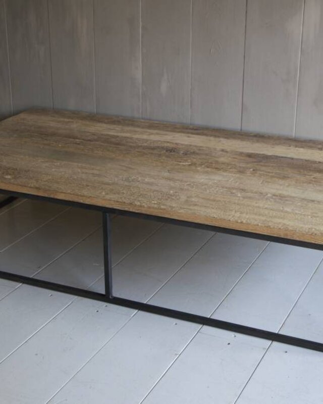 Rene Houtman Salontafel oud eikenhout met ijzeren onderstel 170 cm