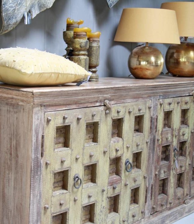 Rene Houtman Robuust oud dressoir India met deurtjes 215 cm