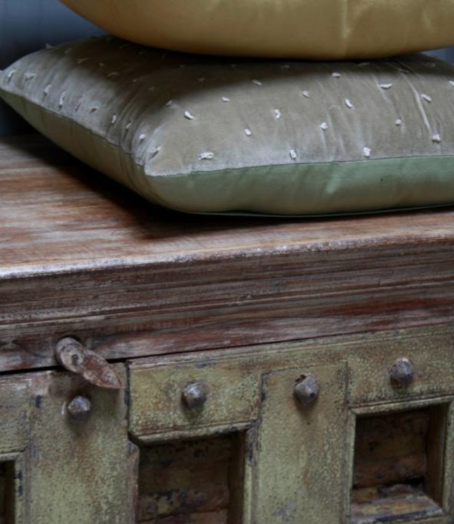 Rene Houtman Robuust oud dressoir India met deurtjes 215 cm