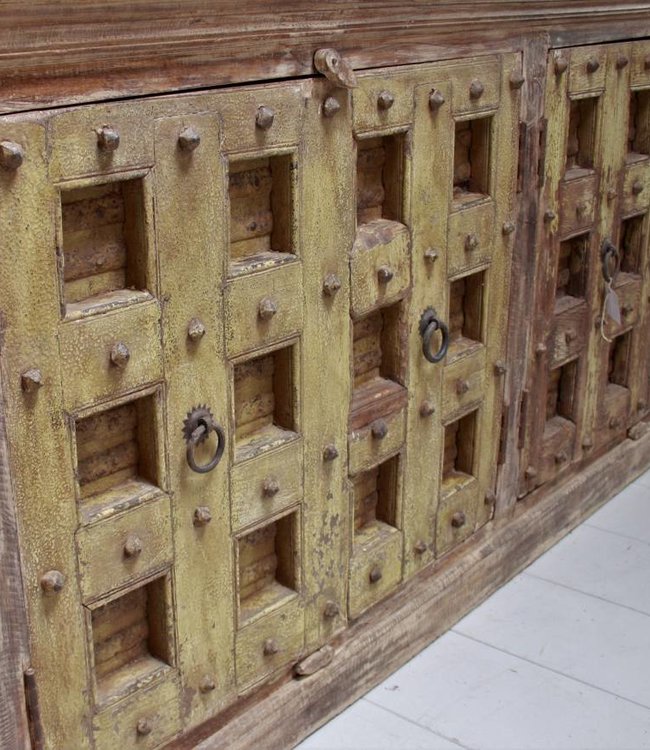 Rene Houtman Robuust oud dressoir India met deurtjes 215 cm