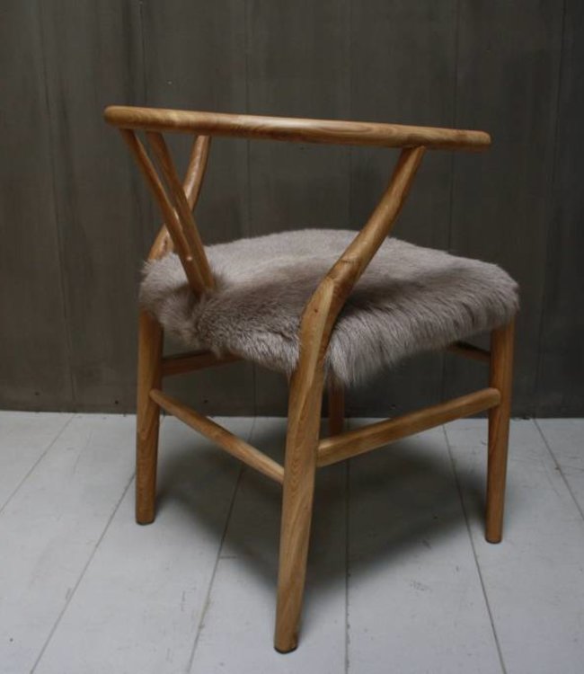 Rene Houtman Houten stoel met geitenvacht Grijs