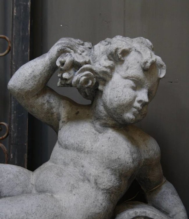 Aura Peeperkorn Aura Peeperkorn Cherubijn beton 77 x 56 x 31 cm