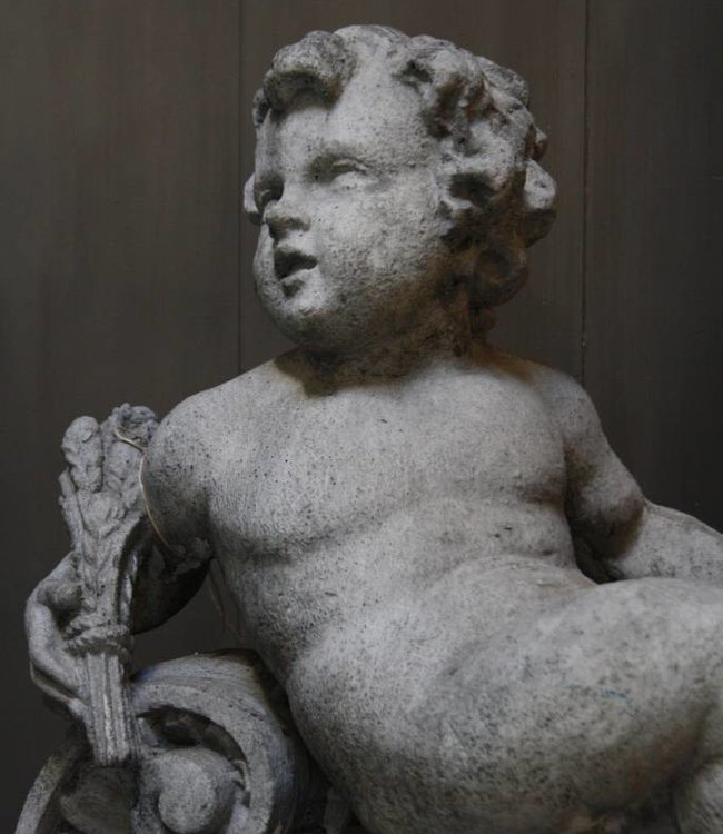 Aura Peeperkorn Aura Peeperkorn Cherubijn beton 77 x 56 x 31 cm