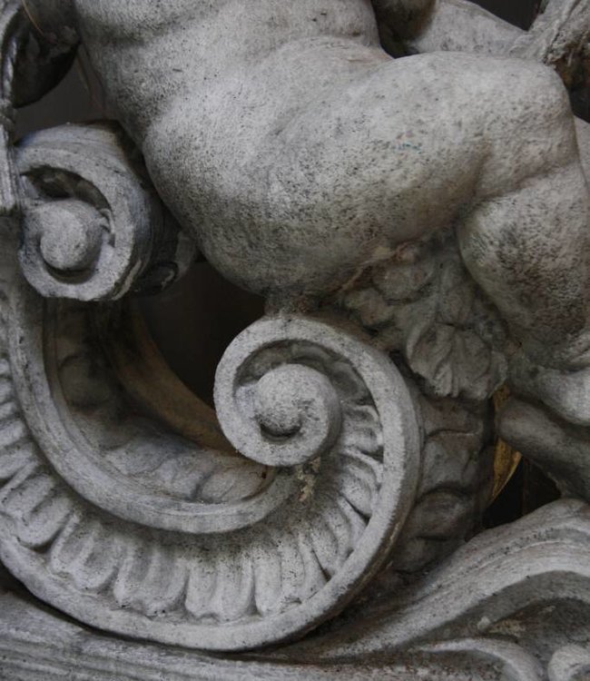 Aura Peeperkorn Aura Peeperkorn Cherubijn beton 77 x 56 x 31 cm