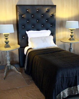 Rene Houtman Castle Boxspring 1 persoons Dakota stof met glazen knopen 120 x 200 cm