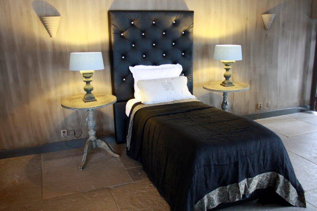 Rene Houtman Castle Boxspring 1 persoons Dakota stof met glazen knopen 120 x 200 cm