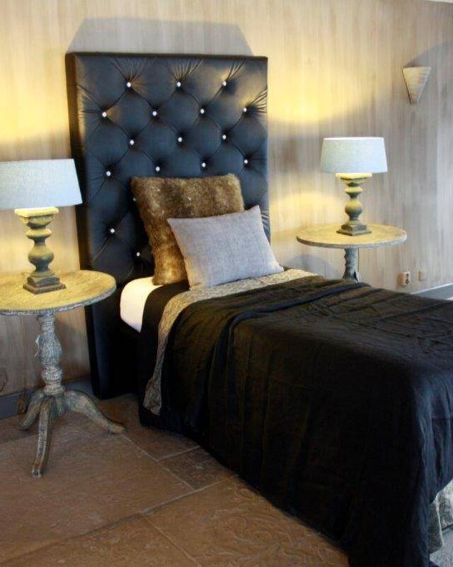 Rene Houtman Castle Boxspring 1 persoons Dakota stof met glazen knopen 120 x 200 cm