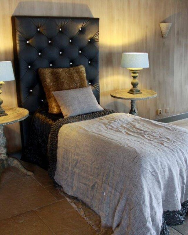 Rene Houtman Castle Boxspring 1 persoons Dakota stof met glazen knopen 120 x 200 cm