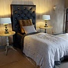 Rene Houtman Castle Boxspring 1 persoons Dakota stof met glazen knopen 120 x 200 cm Rene Houtman Castle Boxspring 1 persoons Dakota stof met glazen knopen 120 x 200 cm