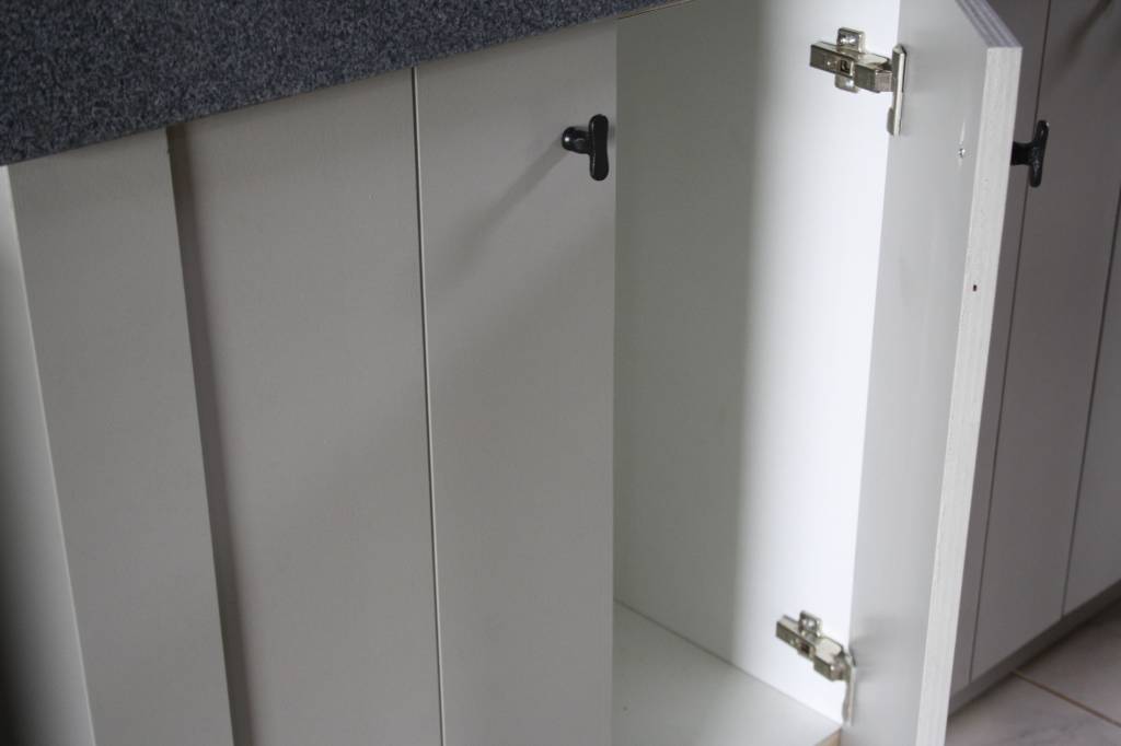Rene Houtman Landelijk badkamermeubel Dieke grijs met dubbele spoelbak graniet 140 cm