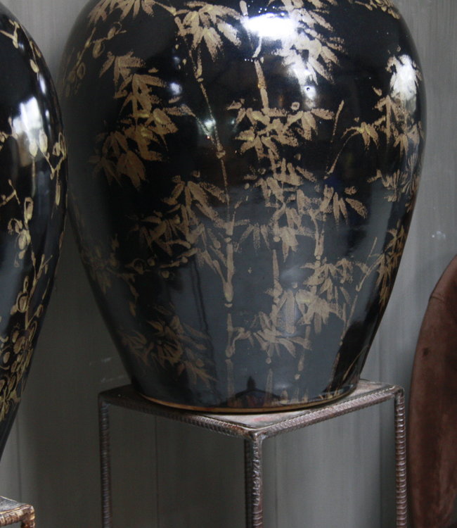 Rene Houtman Hand beschilderde porseleinen  vaas in zwart-goud 70 cm
